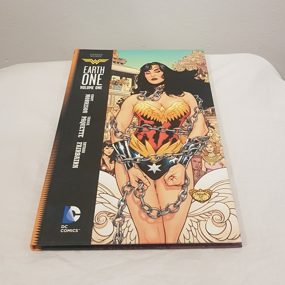 DC Wonder Woman Comics: Earth One Volume 1